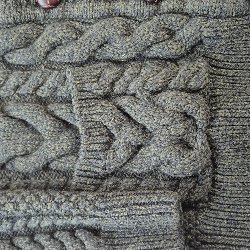 100% Wool Original Aran Co Green Merino Cable Knit Cardigan Sweater Size Small - Picture 8 of 12